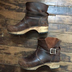 Sanita Mina Dark Brown Clog Boots